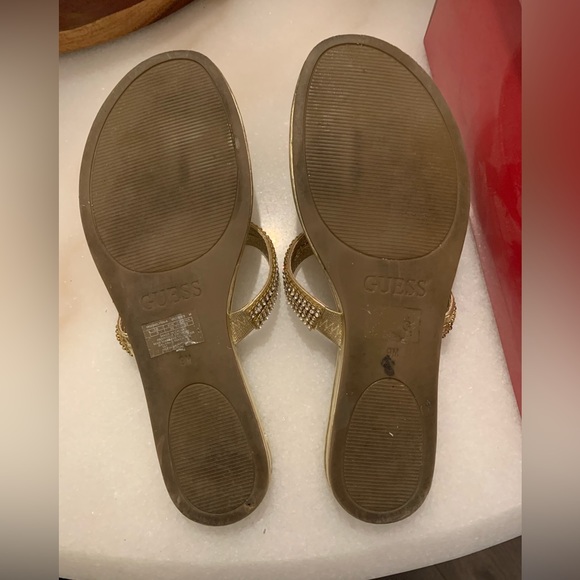 Guess Gold Sandals Women’s Size 9 - Picture 4 of 4